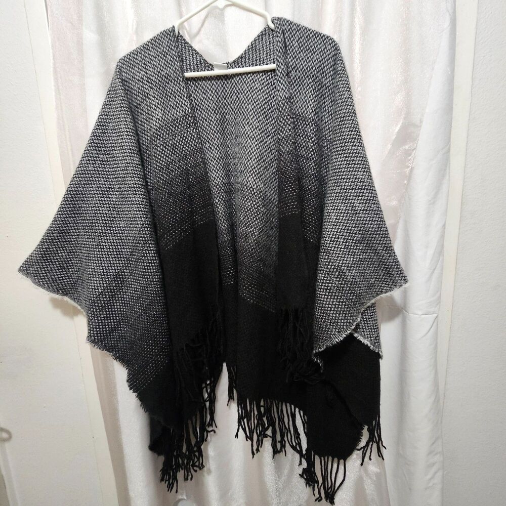 Sorbetto Boutique Black White Ombre Fringe Ruana Poncho Wrap Shawl One Size